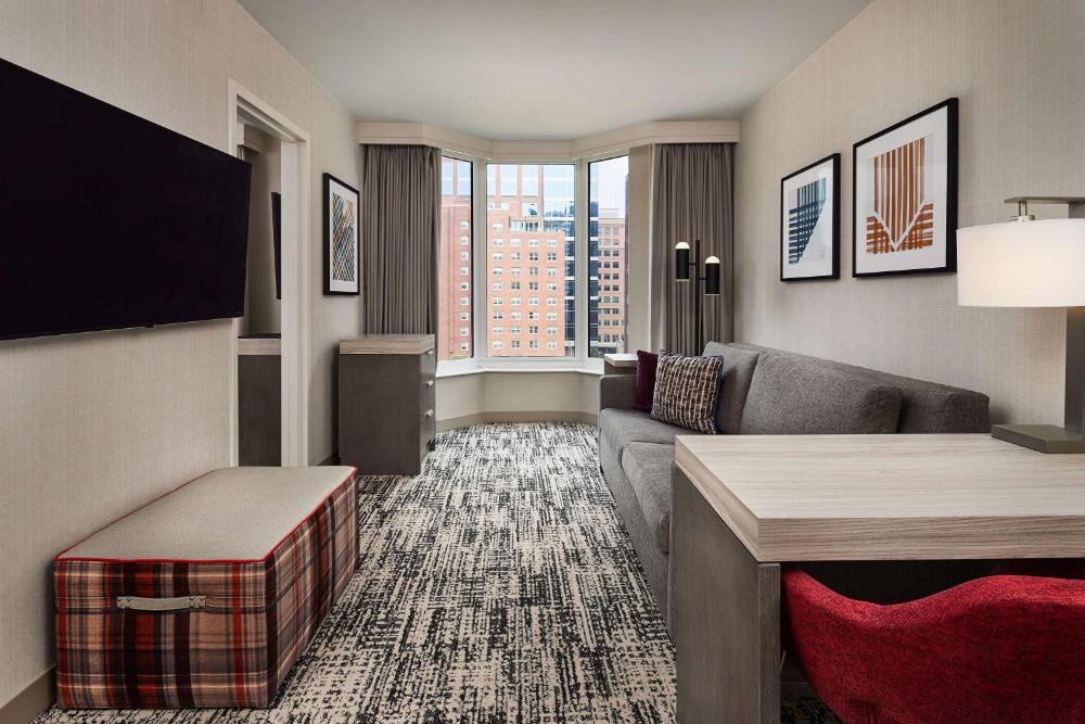 Two-Room Queen Suite with 1 Queen Bed and Bath Tub - Mobility Accessible interior